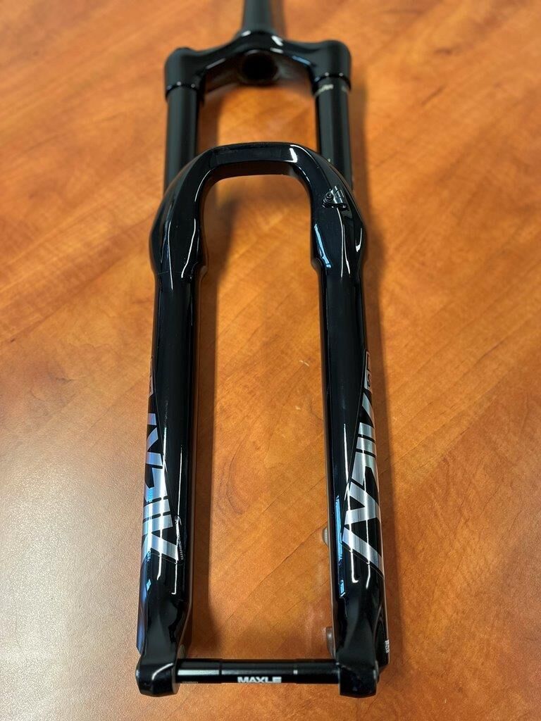 Rock Shox Lyrik Ultimate, 29", zdvih 170 mm, barva černá lesklá, model 2022
