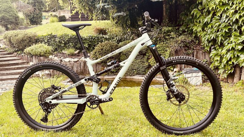 SPECIALIZED STATUS + PRUŽINOVÝ TLUMIČ + NOVÝ PLÁŠŤ