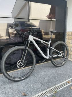 ZÁNOVNÍ - SPECIALIZED Epic EVO 2022 - L .. najeto 15km!