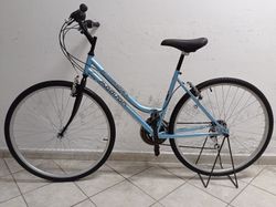 Starší renovované jízdní kolo krosové - trekingové dámské 28" Madison Philadelphia
