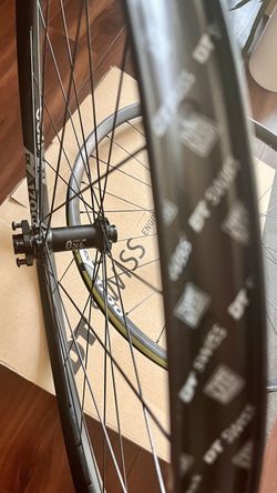 29" kola DT Swiss EX 1700 Spline 622x30, Sram XD ořech