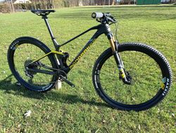 Prodám MONDRAKER F-PODIUM CARBON R, CARBON/YELLOW/GREEN, 2021