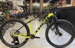 NOVY 2022 TREK Procaliber 9.6 29” Carbon - DPH - ZARUKA - Shimano XT 1x12 - ISOSPEED