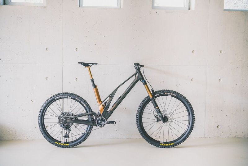 enduro kolo 29"/27.5" Unno Burn Race 2023 vel. S2 (SLEVA 25 %)