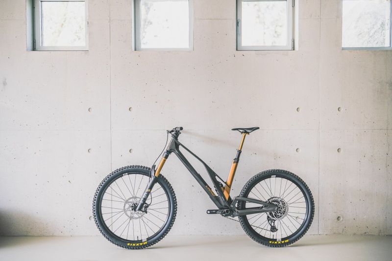 enduro kolo 29"/27.5" Unno Burn Race 2023 vel. S2 (SLEVA 25 %)