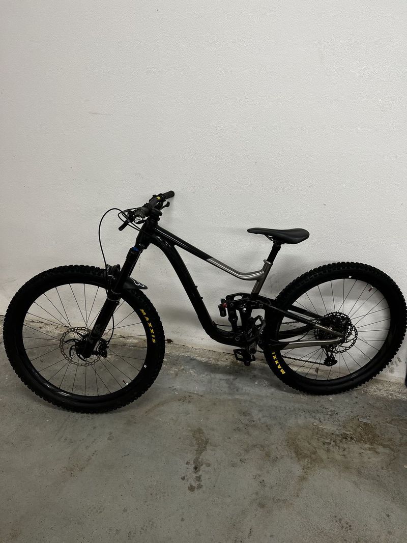 Giant trance x 29 1, 2021 “M”