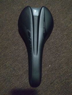 Sedlo Giant Contact neutral 