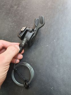 Prodám pravou řadící páčku Shimano Slx M7100 12-spd, I-Spec