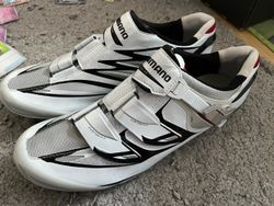 Tretry Shimano model R315 vel.45 nové