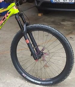 Rock Shox Yari 170mm (27,5"; offset 46 mm)