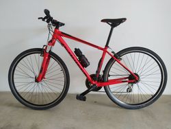Kolo Specialized CrossTrail v červené barvě
