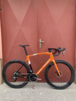 Eddy Merckx 525 Disc - model 2024