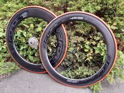 Zapletená karbonová silniční kola Force Carbon Team SP zadní 80/ přední 55