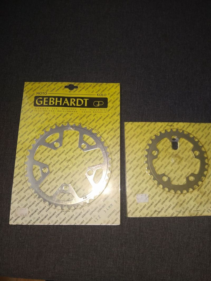 Převodníky Gebhard. 44 a 32 zubů. Rozteč 94. Nepoužité 
