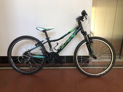 Prodám kolo Superior XC 24 Paint pro děti ve věku 8-12 let. K vyzvednutí v Praze.
