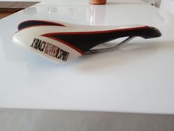 Silniční sedlo X-race Pells Esprit 