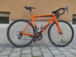 BMC Teammachine SLR03, vel. 54, karbonová kola Tufo, 7,9 kg s pedály