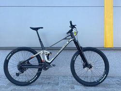 Mondraker Superfoxy Carbon R