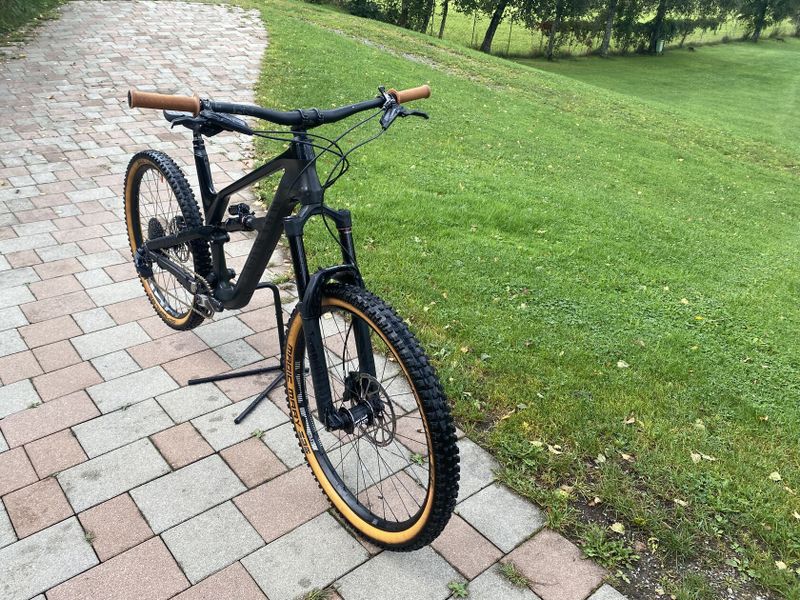 carbonove MTB Enduro Canyon Spectral CF 7.0 (2019) L 27,5