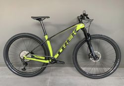 TREK PROCALIBER 9.6 Karbon 2022 29” - NOVY - ZARUKA - DPH - IsoSpeed