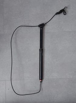 Teleskopická sedlovka Rock Shock Reverb Stealth 200 mm, 31,6 mm.