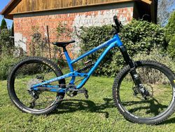 Commencal clash