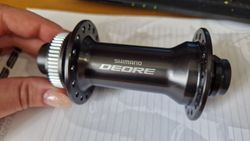 Přední náboj Shimano Deore HB-M6010-B