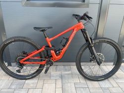 Specialized Enduro Comp velikost S2, zánovní kolo MOŽNO NA SPLÁTKY