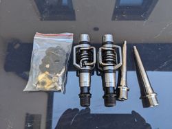 Crankbrothers s titanovými osami 230g