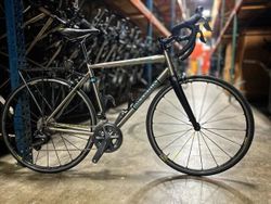 Titanový rám Van Nicolas, Di2 11x2, ráfkové brzdy, wheel set Mavic Ksyrium Pro - Všechny velikosti