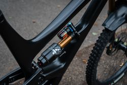 YT Capra CF Pro Race