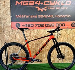 AKCE TREK PROCALIBER 9.7 vel.XL full carbon černo/oranž