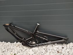 Rám Canyon Torque 29 CF7 s tlumičem 