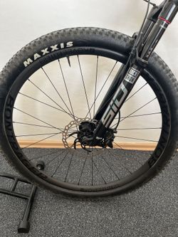 Zapletená kola Bontrager Kovee Elite 23 TLR + pláště Maxxis
