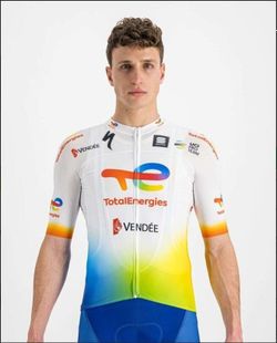 VÝPRODEJ - NOVÝ Cyklistický dres s krátkým rukávem TOTAL ENERGIES