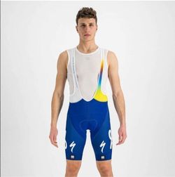 VÝPRODEJ - NOVÝ cyklo set dres + kraťasy Total Energies