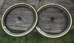 DT Swiss GRC 1400 Spline DB 28” – špičková karbonová gravel kola - NEJETÁ
