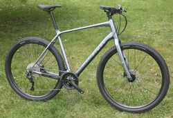 GIANT ToughRoad SLR 1 2022 – moderní trekingové kolo s lehkým rámem – NOVÉ