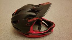 Enduro prilba TLD Stage Race Black / Red ochrana MIPS