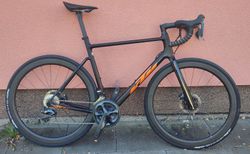 Prodám karbonové silniční kolo KTM Revelator Alto Sonic na sadě Shimano Ultegra Di2 2x11