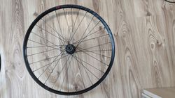 Zapletená kola z dílů Novatec/Blackjack/WTB/DT swiss
