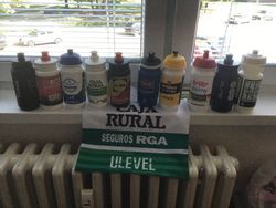 10 originálních láhví profi týmů + originál taška na občerstvení