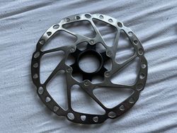180mm kotúče Shimano RT-EM600-M a SM-RT64-M