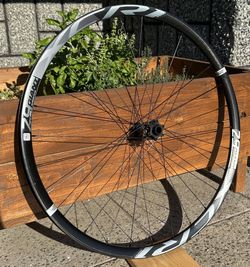 Karbonové kolo GIANT XCR1, 29", boost 15x110), 727gramů