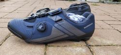 Tretry Shimano SH-XC300, barva námořní modrá, vel. 46