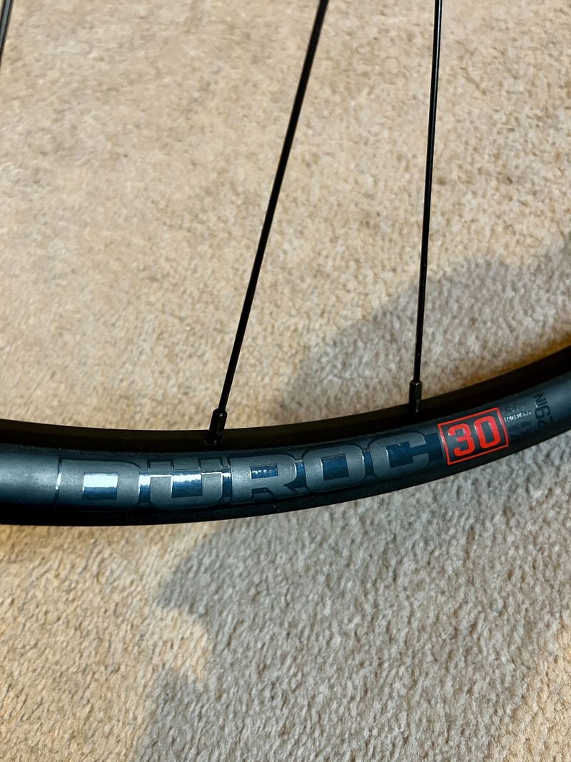 Zapletená kola SUNringlé Düroc 30 Expert 29”, boost, 6 děr, XD ořech, straightpull