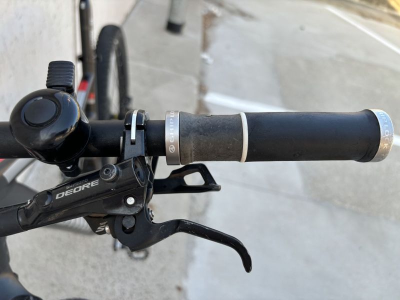 Predám celoodpružený MTB Author A-Ray so záručným listom (Shimano SLX, Mavix, …) + náhradné diely