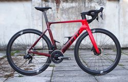VÝPRODEJ! silniční kolo Giant Propel Advanced Custom 2x12 Force AXS 2024 vel. M