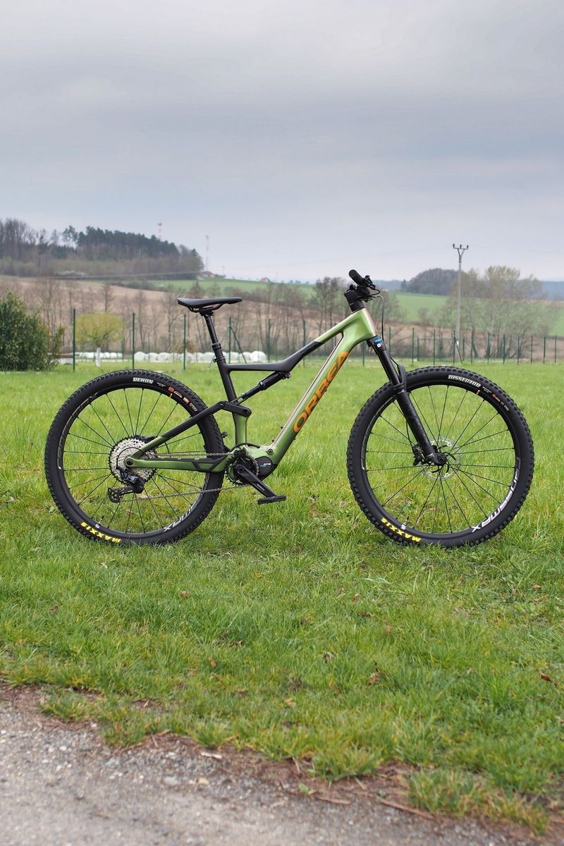 lehké karbonové elektrokolo 29" Orbea RISE M20 540 Wh 2023 vel. L (sleva 36%)