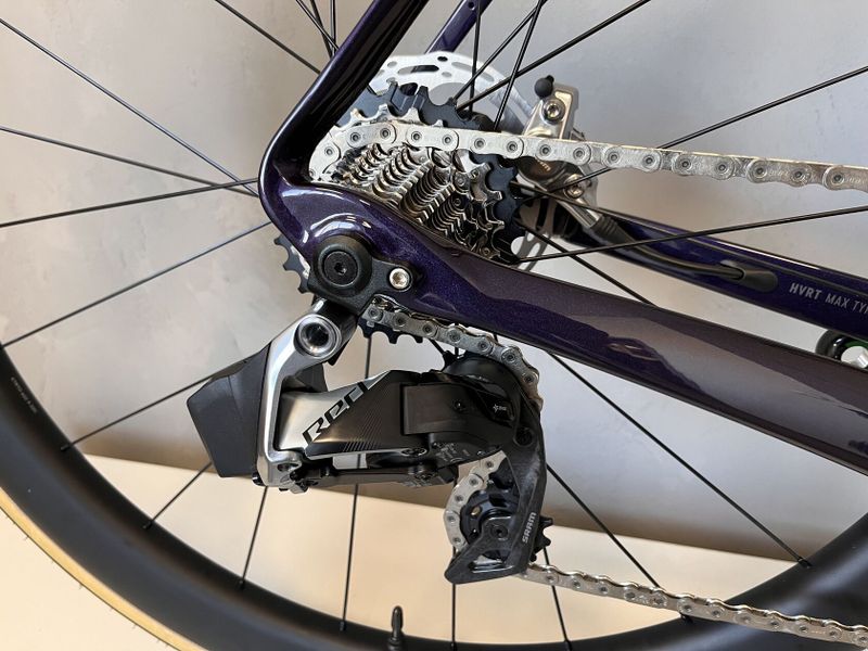 Nové Rondo HRVT CF0, Sram Red, vel. L